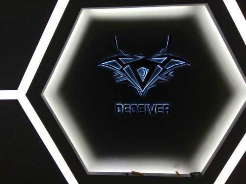 DECEIVER游戏工作室背发光字案例